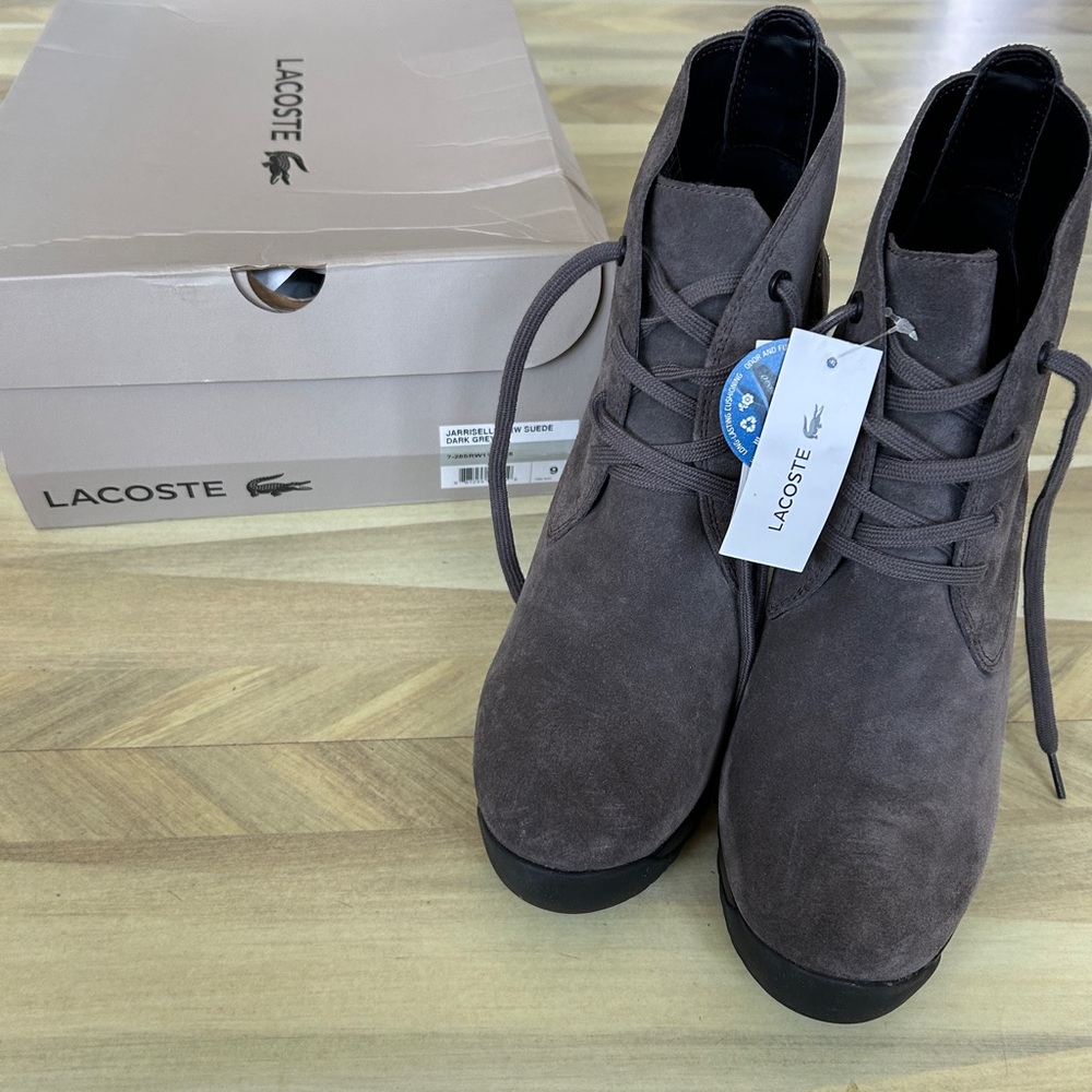 LACOSTE Jarriselle SRW Suede Booties
